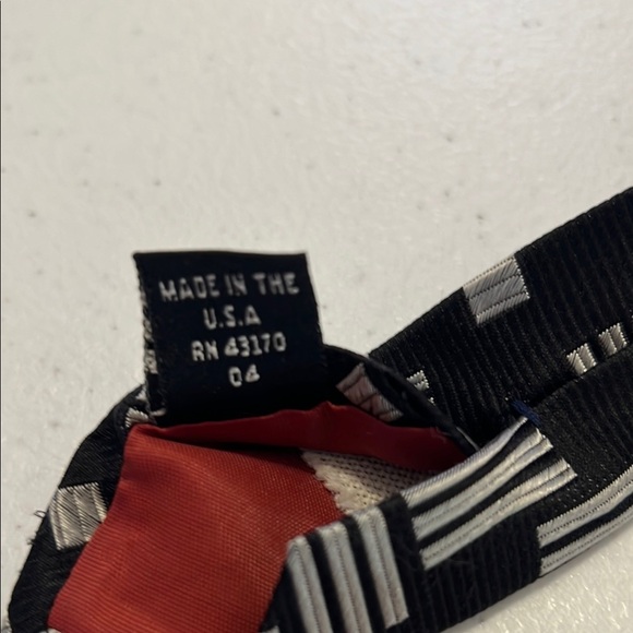Geoffrey Beene Black and White‎ Geometric Tie (used -good) - Picture 5 of 5
